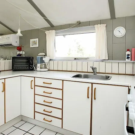 Three-bedroom Holiday In 7 *