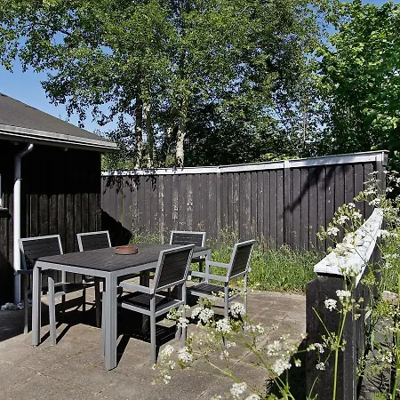 Three-bedroom Holiday In 7 *