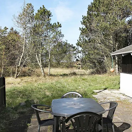 Three-bedroom Holiday In 7 Ålbæk