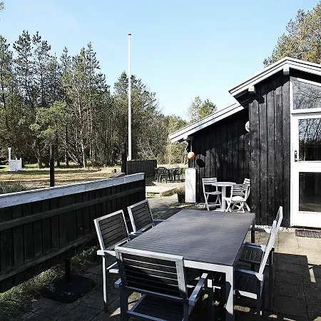 Three-bedroom Holiday In 7 Ålbæk